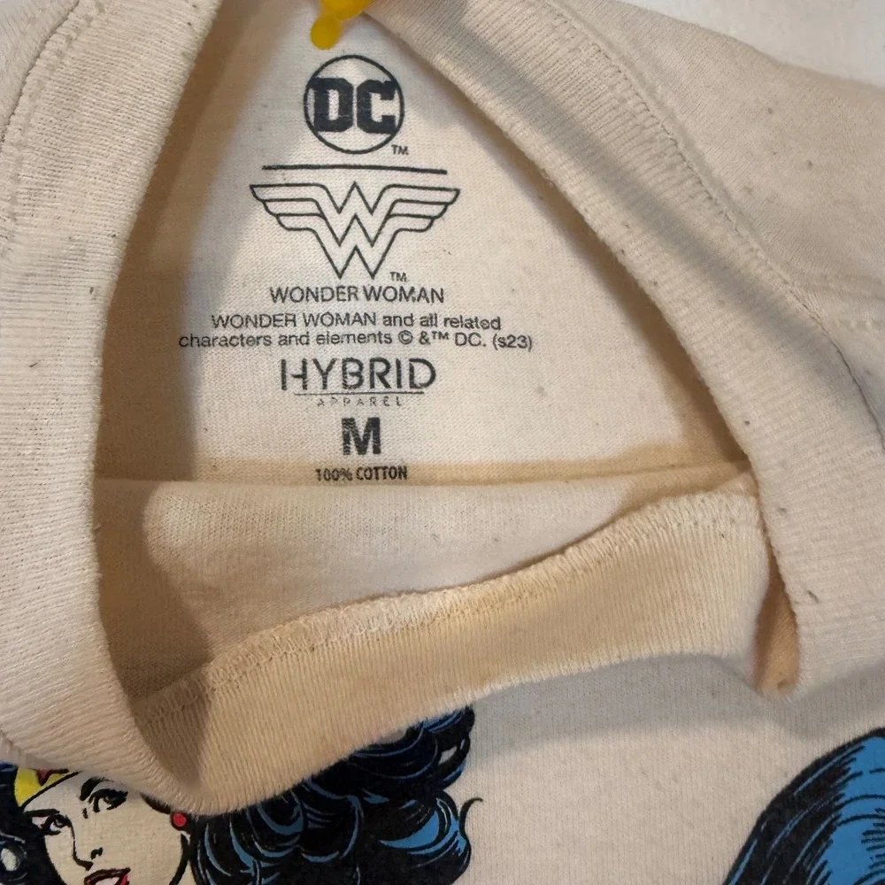 DC Comics Wonder Woman Graphic T-Shirt Tan Hybrid Apparel Medium Retro Comic Tee